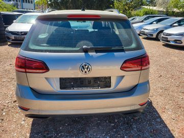 Volkswagen Golf - 11