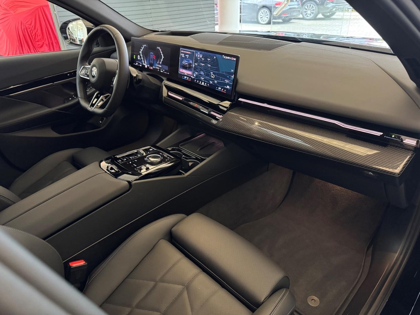 BMW 520 i MSPORT HEADUP+ANHÄNG.KUPPL.+STANDHZ.+PANO+