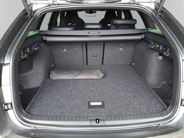 Fahrzeugabbildung Skoda Octavia Combi Sportline 2.0TDI DSG AHK LED 19"