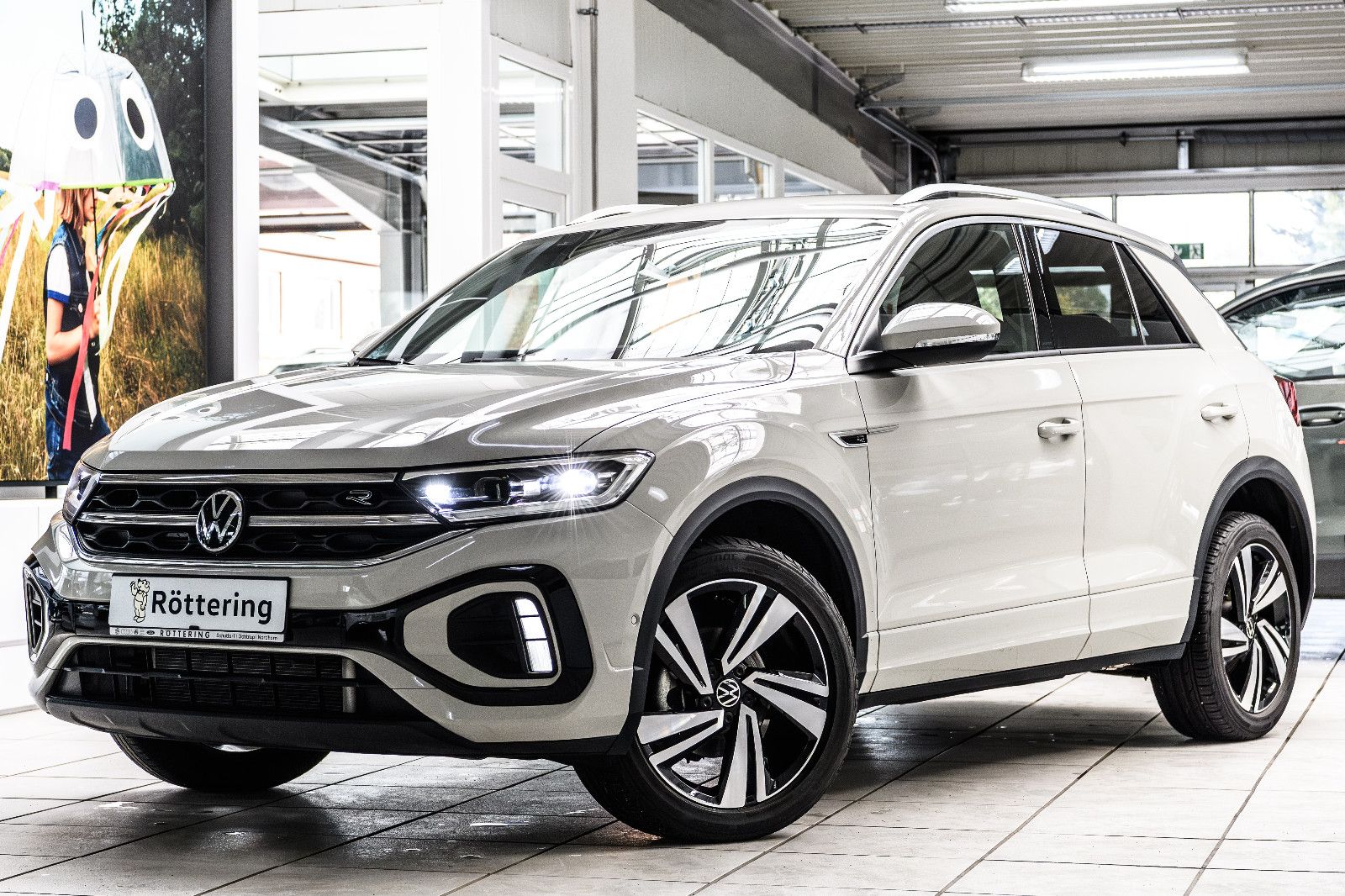 Fahrzeugabbildung Volkswagen T-Roc R-Line 1.5 TSI DSG LED+KAMERA+KEYLESS