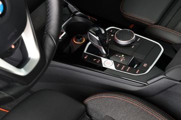 BMW 118d Aut. Sport Line Shadow PANO HUD H&K RFK