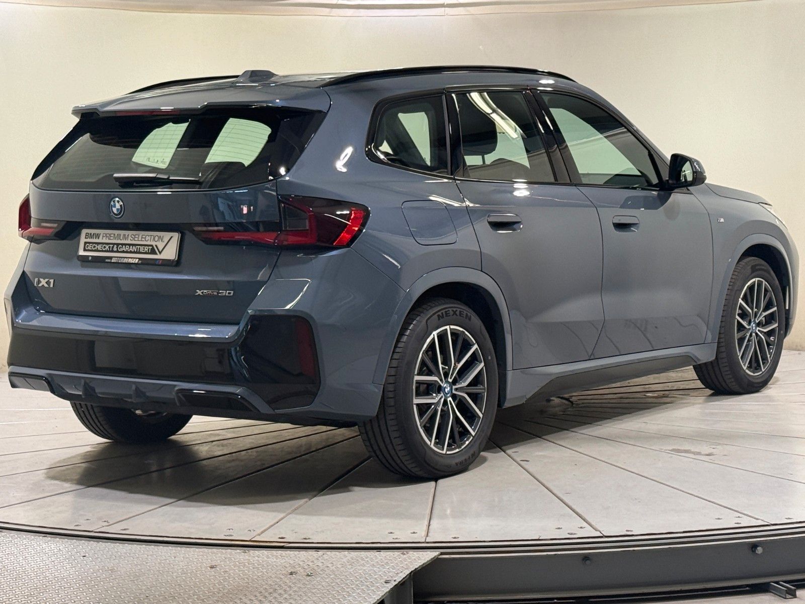 BMW iX1 xDrive30 M Sportpaket AHK ACC 360° HUD HK foto 3