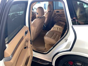 Porsche Cayenne - 9