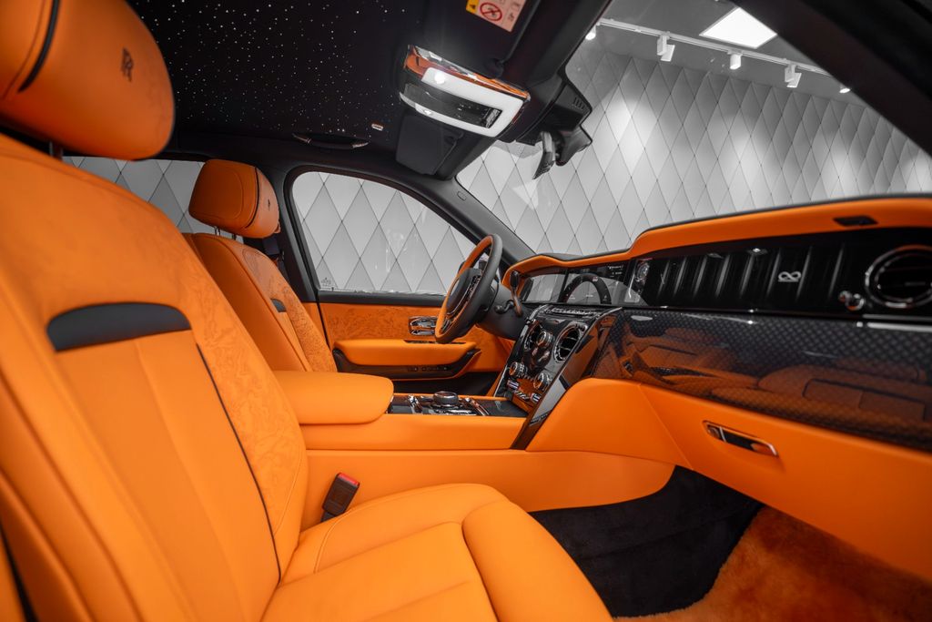Cullinan BLACK BADGE 2026 BLACK/ORANGE 4 SEATS - Bild 16