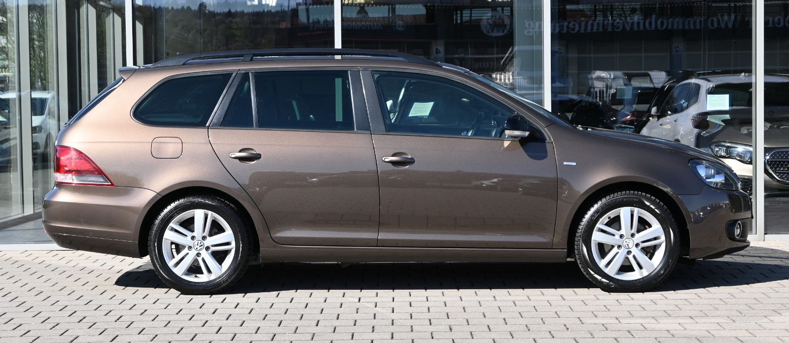 Fahrzeugabbildung Volkswagen Golf 1.6 TDI Variant MATCH °AHK°PANO°STANDHEIZ.°