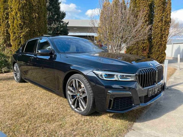 BMW M760 Li xDr V12 6.6 3xTV Executive Lounge Night