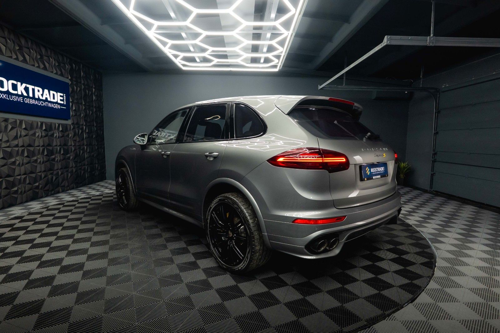 Fahrzeugabbildung Porsche Cayenne S Sport-Design Paket Carbon KERAMIK *LED