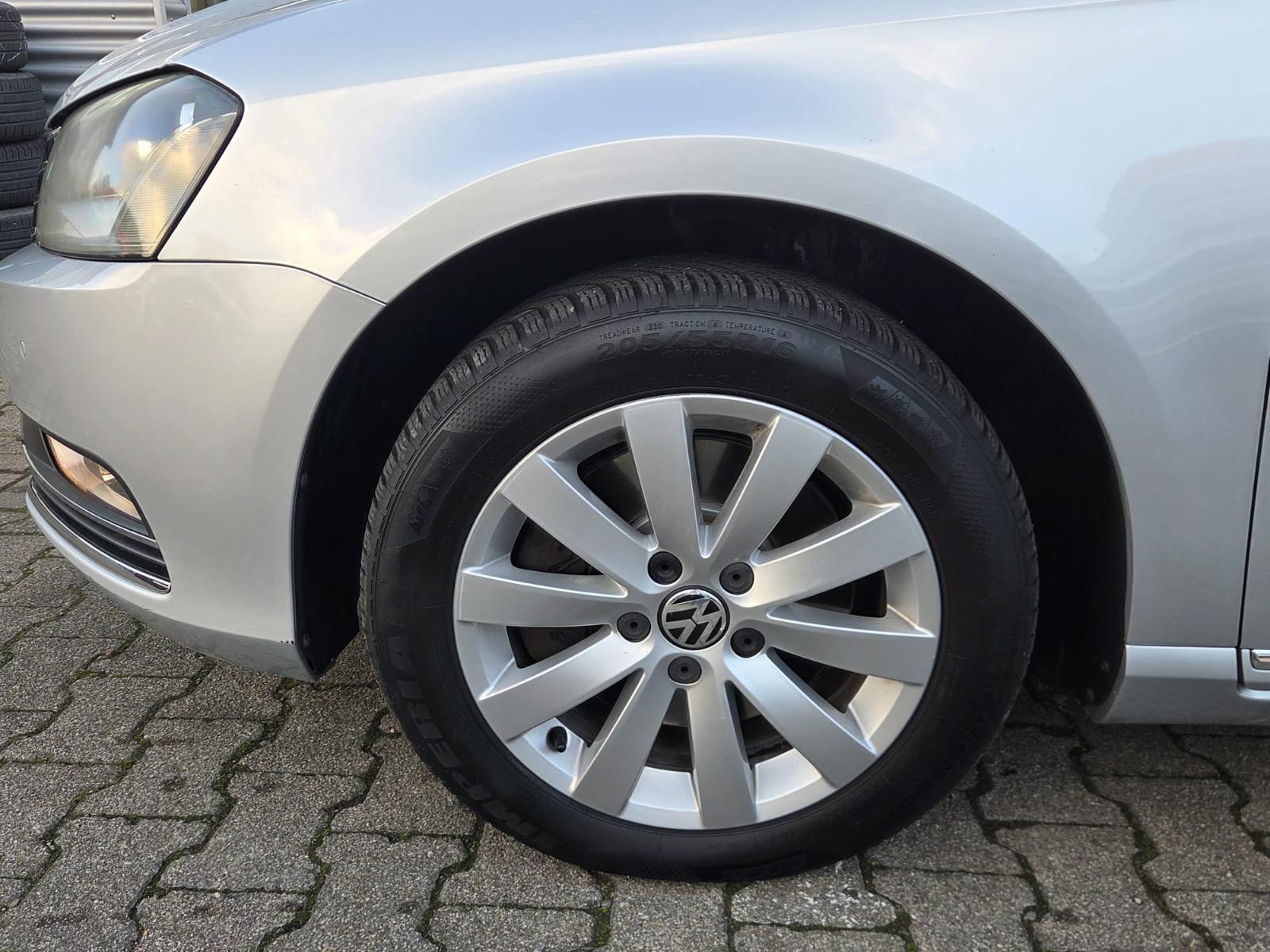 Volkswagen Passat 2012 — photo 9
