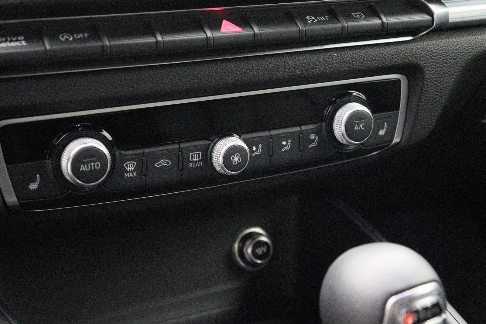 Fahrzeugabbildung Audi A3 Sportback 35 TFSI sport Navi AHK LED