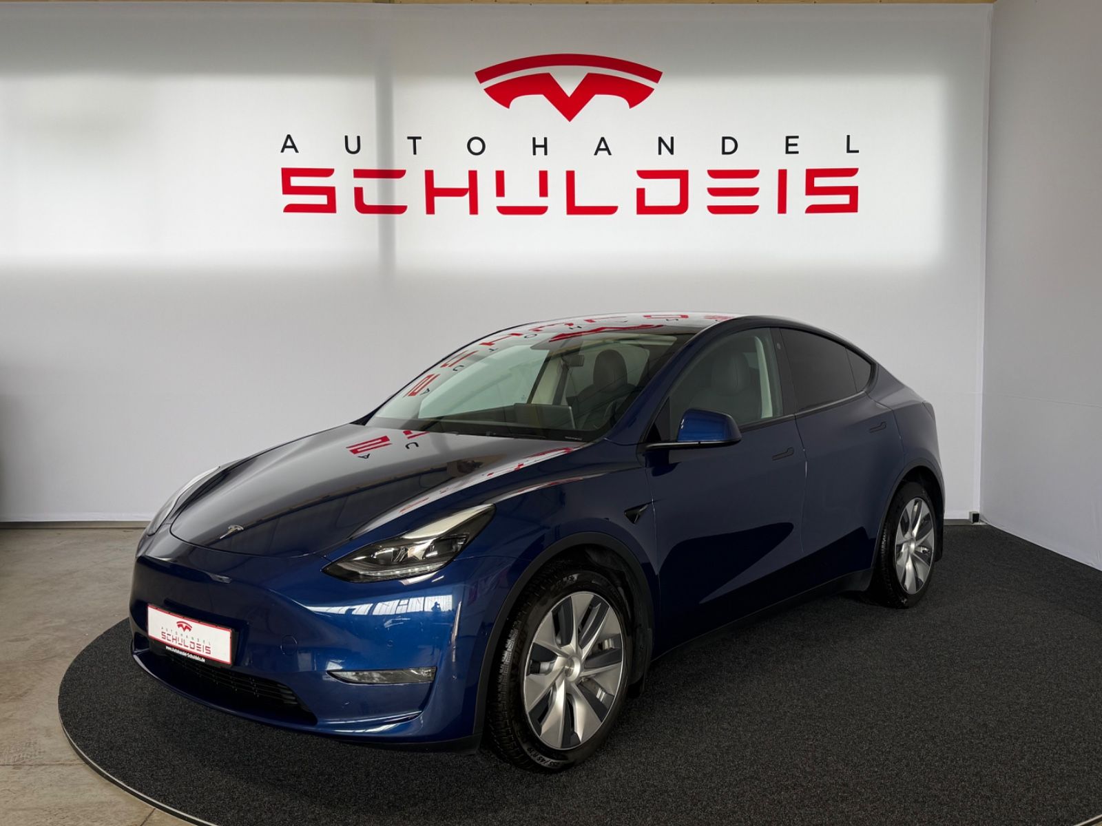 TESLA Model Y  Long-Range  FSD