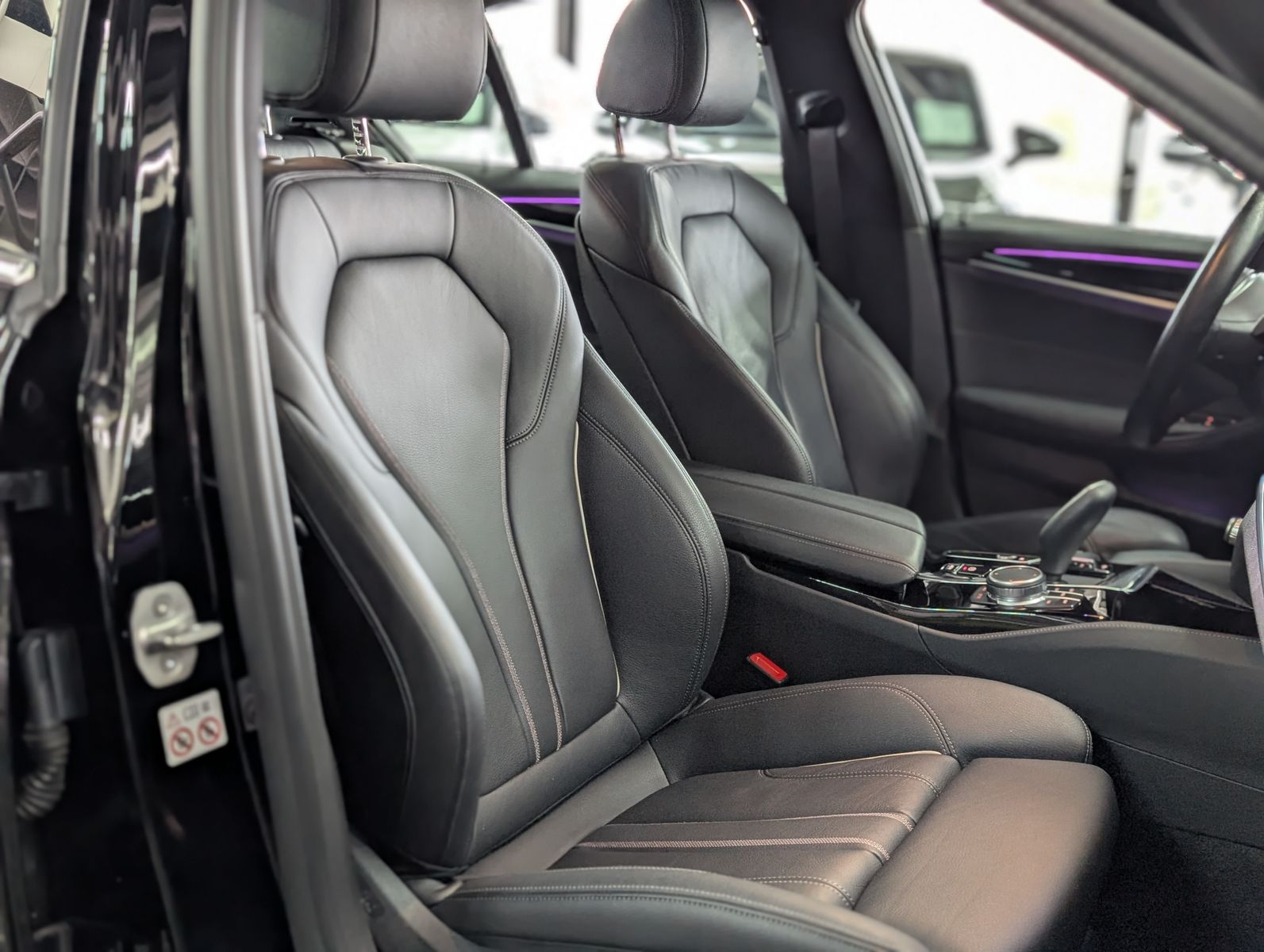 Fahrzeugabbildung BMW 530 e Luxury Line SPORT PANO LED KAM LEDER AHK