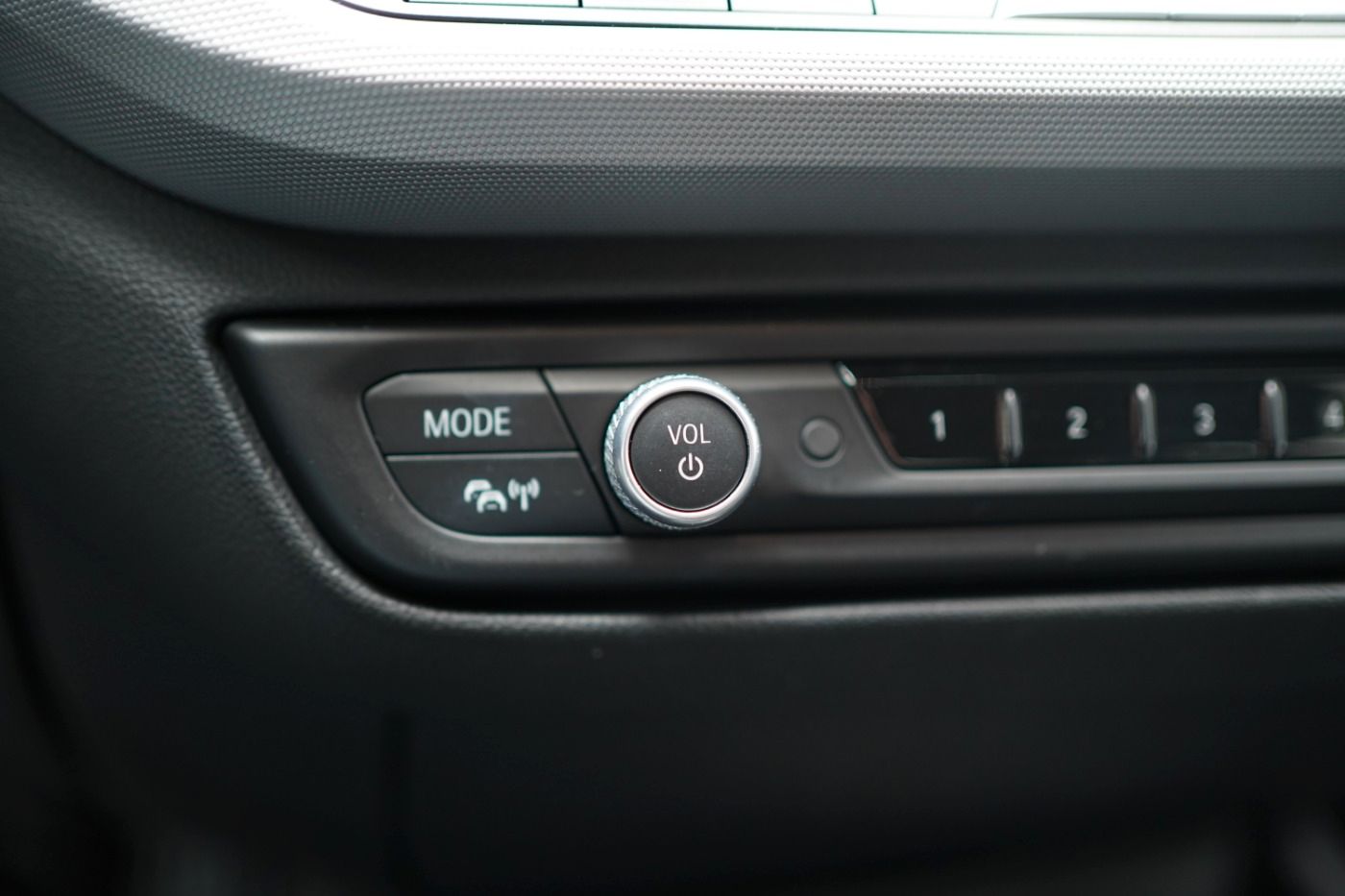 Fahrzeugabbildung BMW 118i Advantage +LED+Rückfahrkamera+KlimaA+Navi+