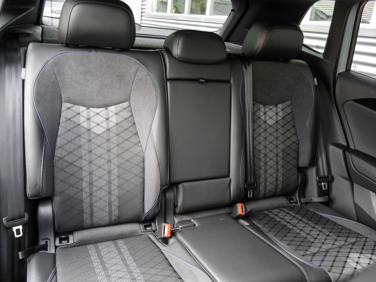 Volkswagen Tiguan 2.0 TDI R-Line BLACK STYLE DSG ACC AHK H& foto 4