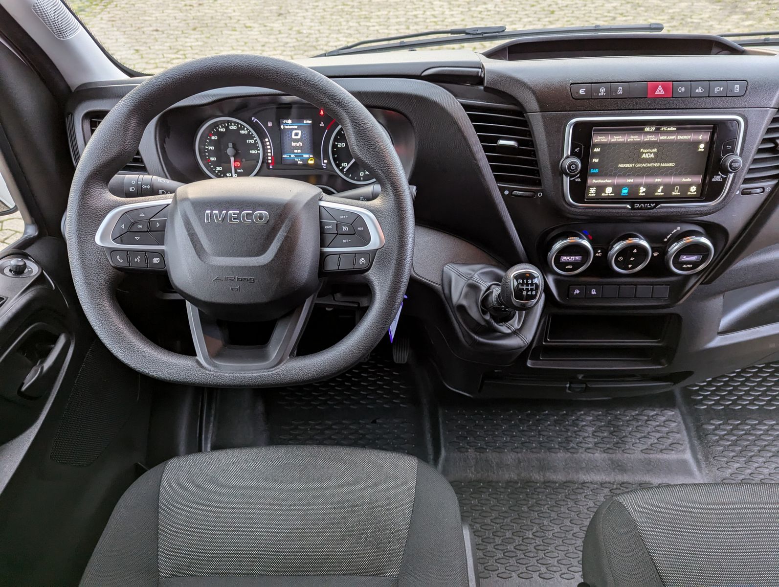 Fahrzeugabbildung Iveco Daily 35S18V4100L 3.0L Dach/Holzboden Kamera Kli