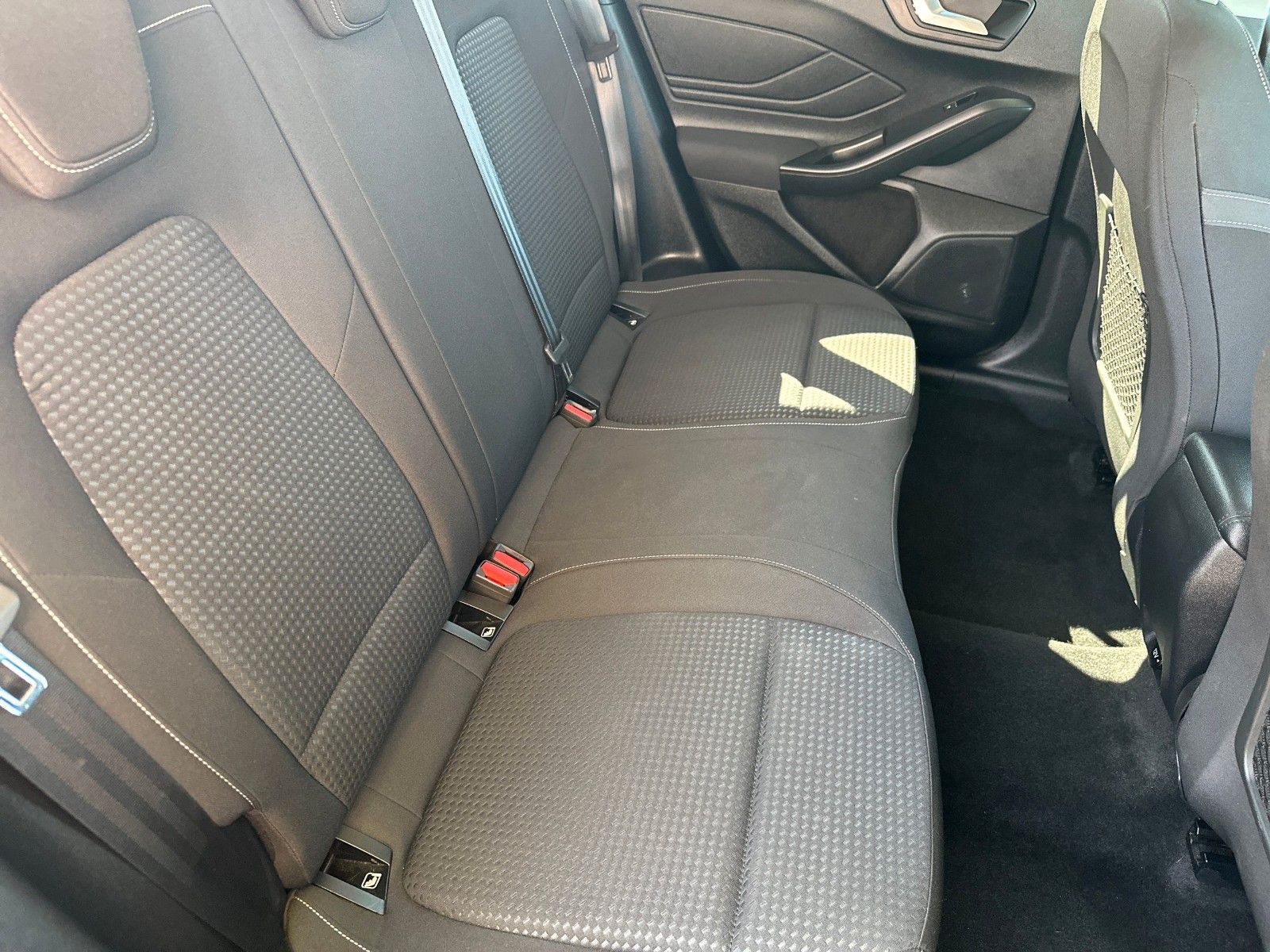 Fahrzeugabbildung Ford Focus Turnier Cool & Connect LED, Technologie