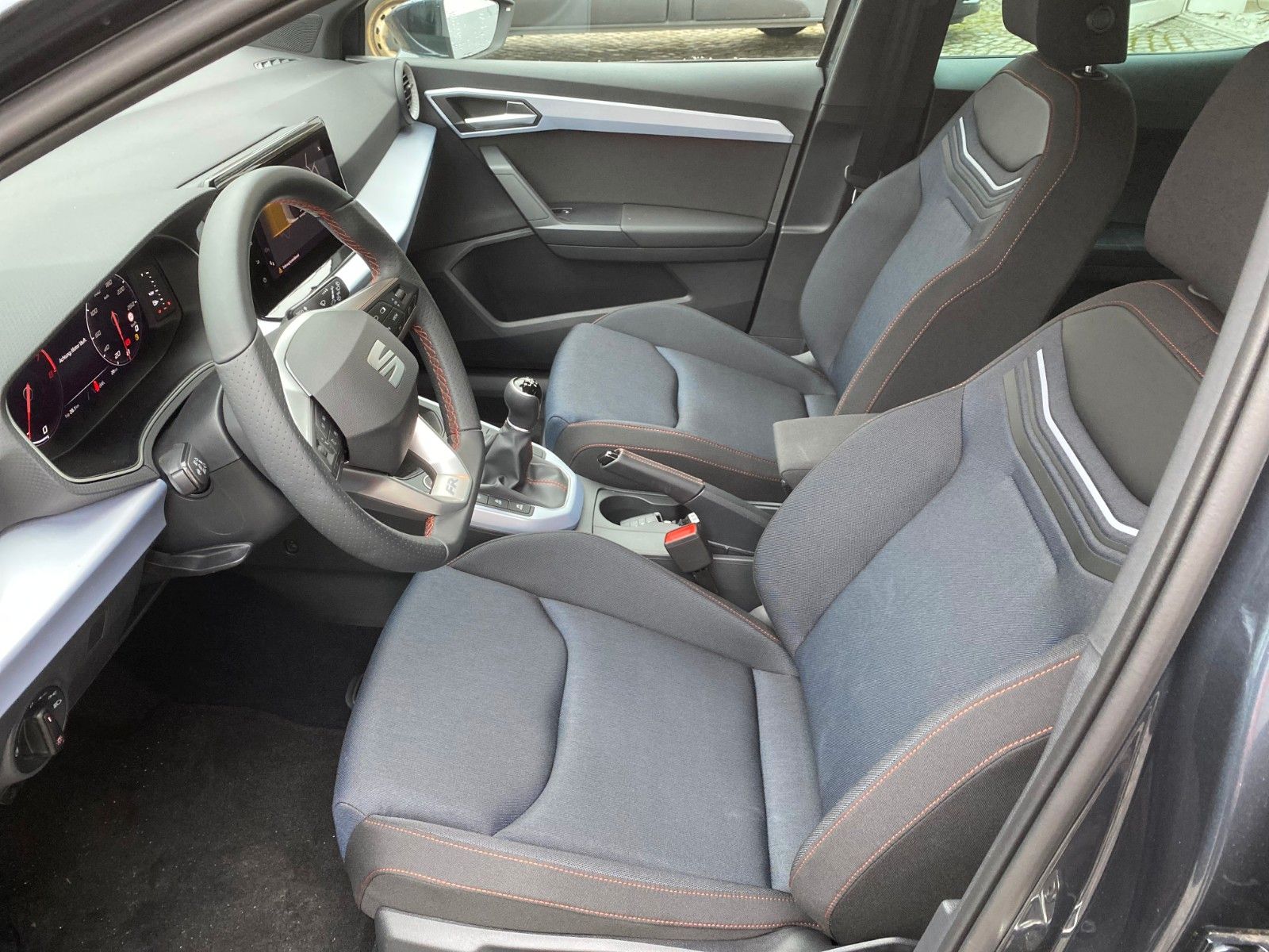 Fahrzeugabbildung SEAT Arona FR 1.0 TSI *Navi *Sitzhz. *Parklenkasst.