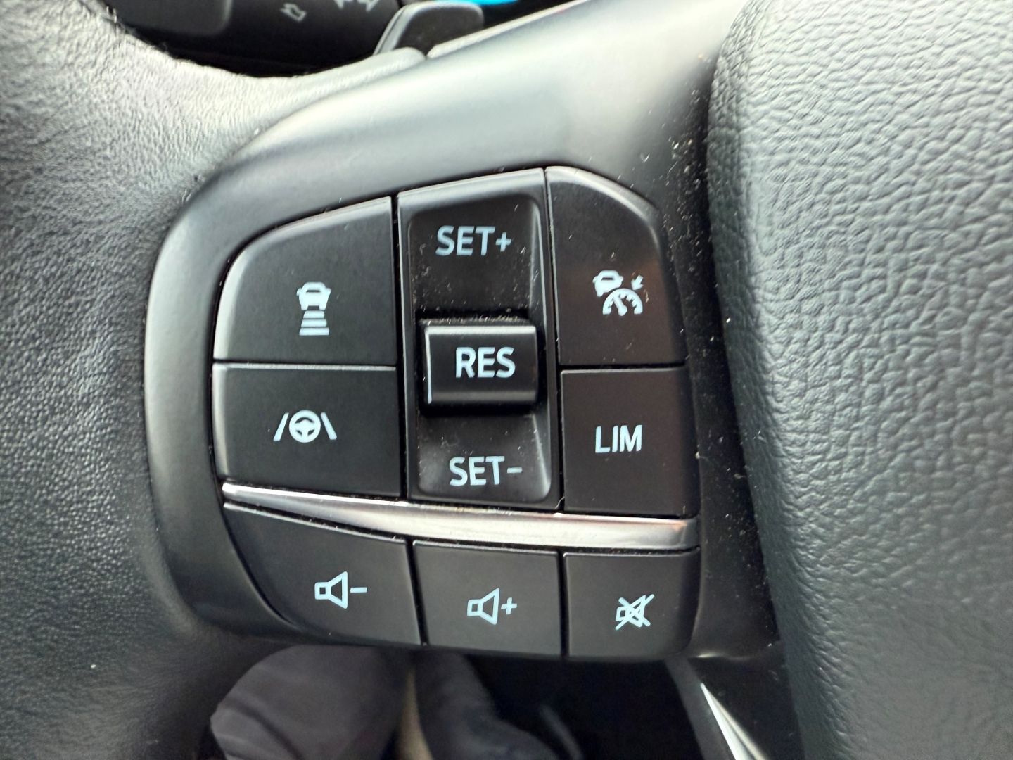 FORD Focus Titanium X Turnier AHK-Navi Digi Cockpit L - Image 16