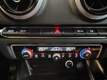 MYAUTOCENTER – Gebraucht- und Jahreswagen mit Werkstattservice in Pfaffenhofen Audi A3 Sportback sport *1. Hand*Klima*Navi*Xenon*BT*