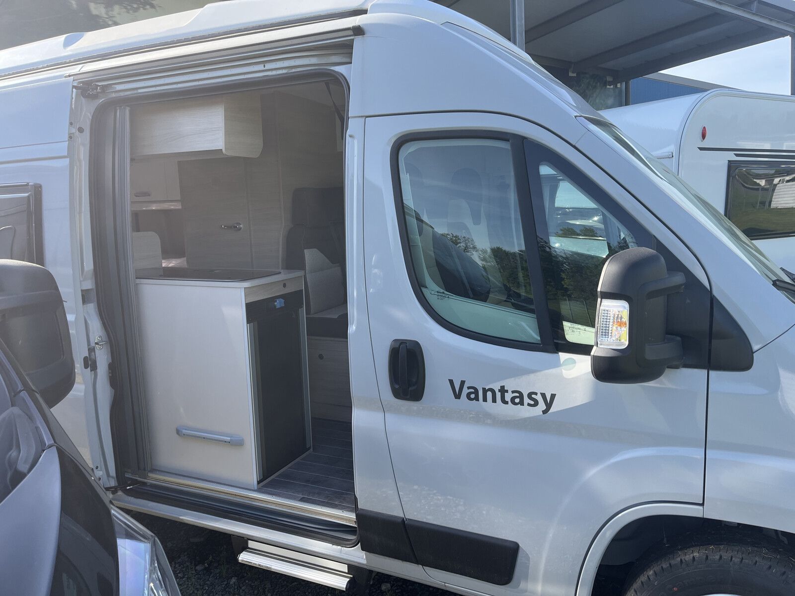Fahrzeugabbildung Forster Vantasy 541 HB 140 PS mit Pop-Up Dach