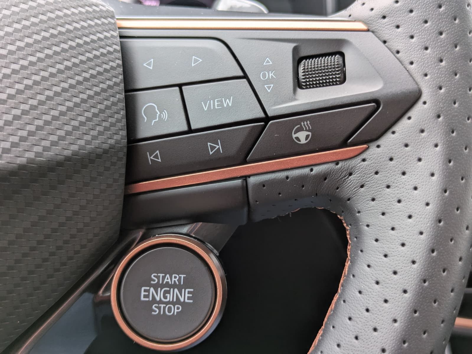 Fahrzeugabbildung CUPRA Leon 1.5 eTSI EDGE MATRIX*ACC*KAM*18"5JGARANTIE