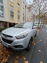 Hyundai iX35 blue 1.6 2WD Finale Gold - Hyundai TUCSON: Go