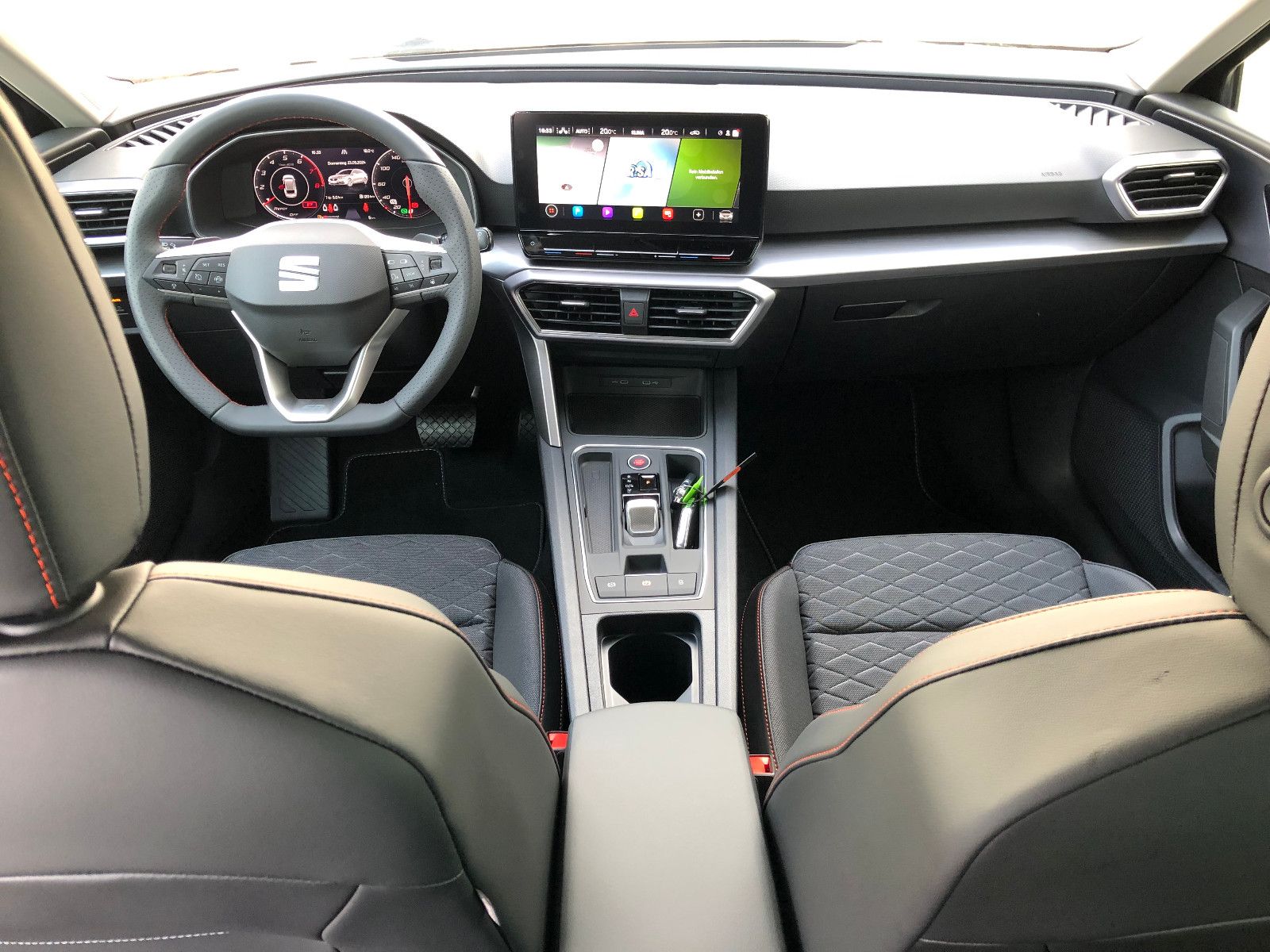 Fahrzeugabbildung SEAT Leon Sportstourer 1,5 eTSI  FR DSG