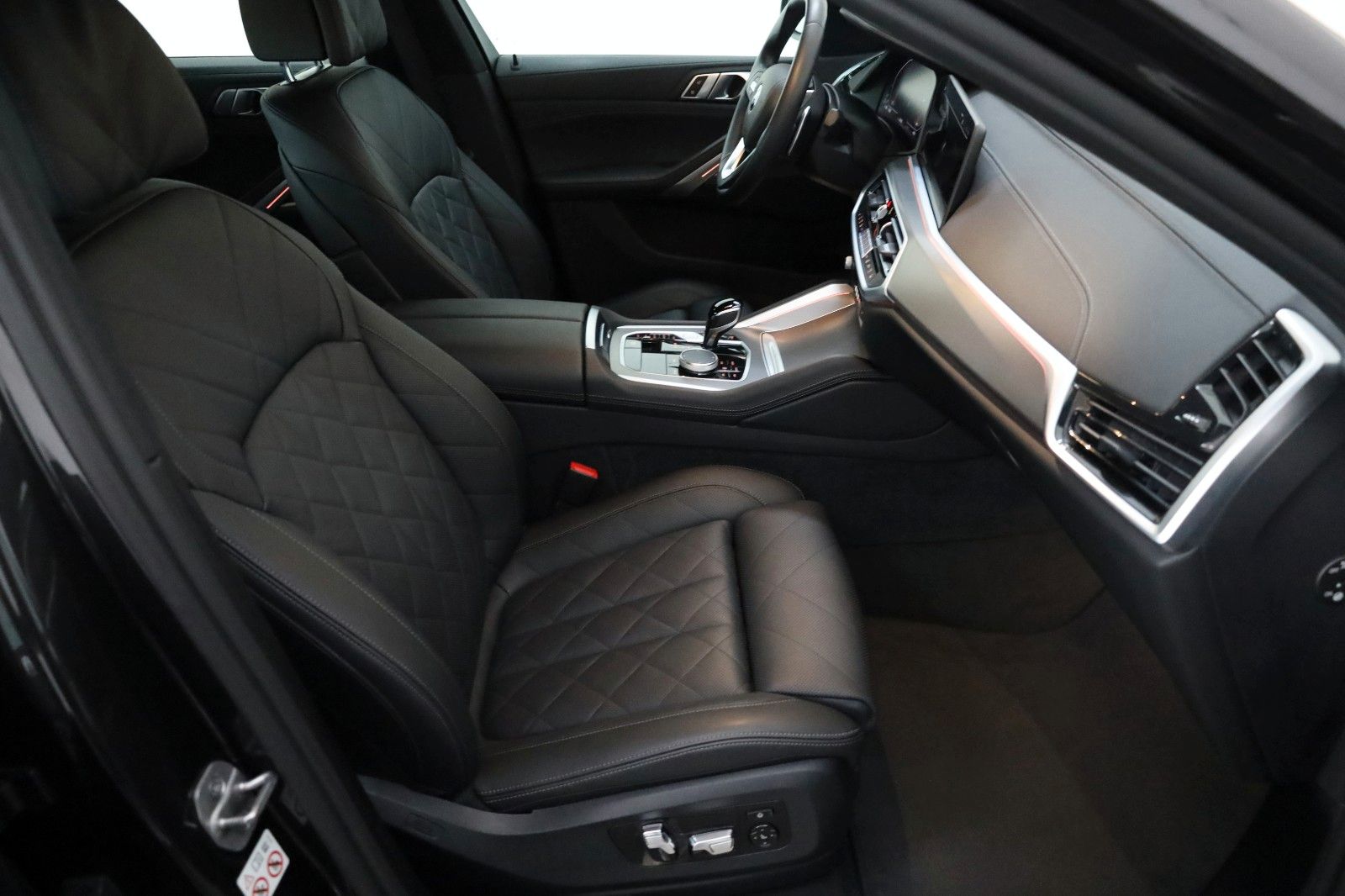 Fahrzeugabbildung BMW X6 xDrive 30d Leder,Navi,Laser,HUD,PanDach,ParkP