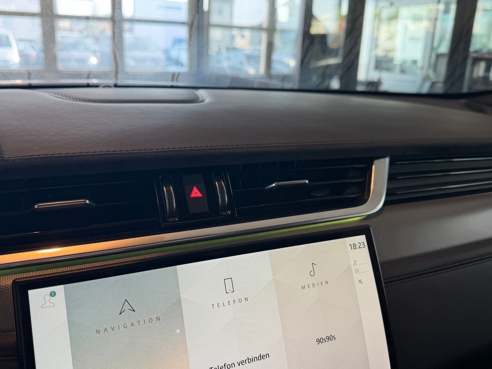 Fahrzeugabbildung Jaguar F-PACE SVR /PANO/MERIDIAN/360°KAM/HUD/AMBIENTE