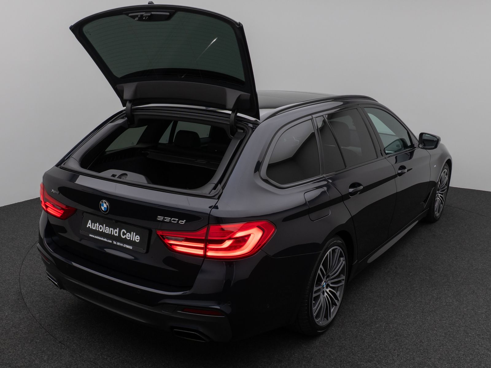 Fahrzeugabbildung BMW 530d xD M Sport Panorama Kamera HUD H/K Komfort