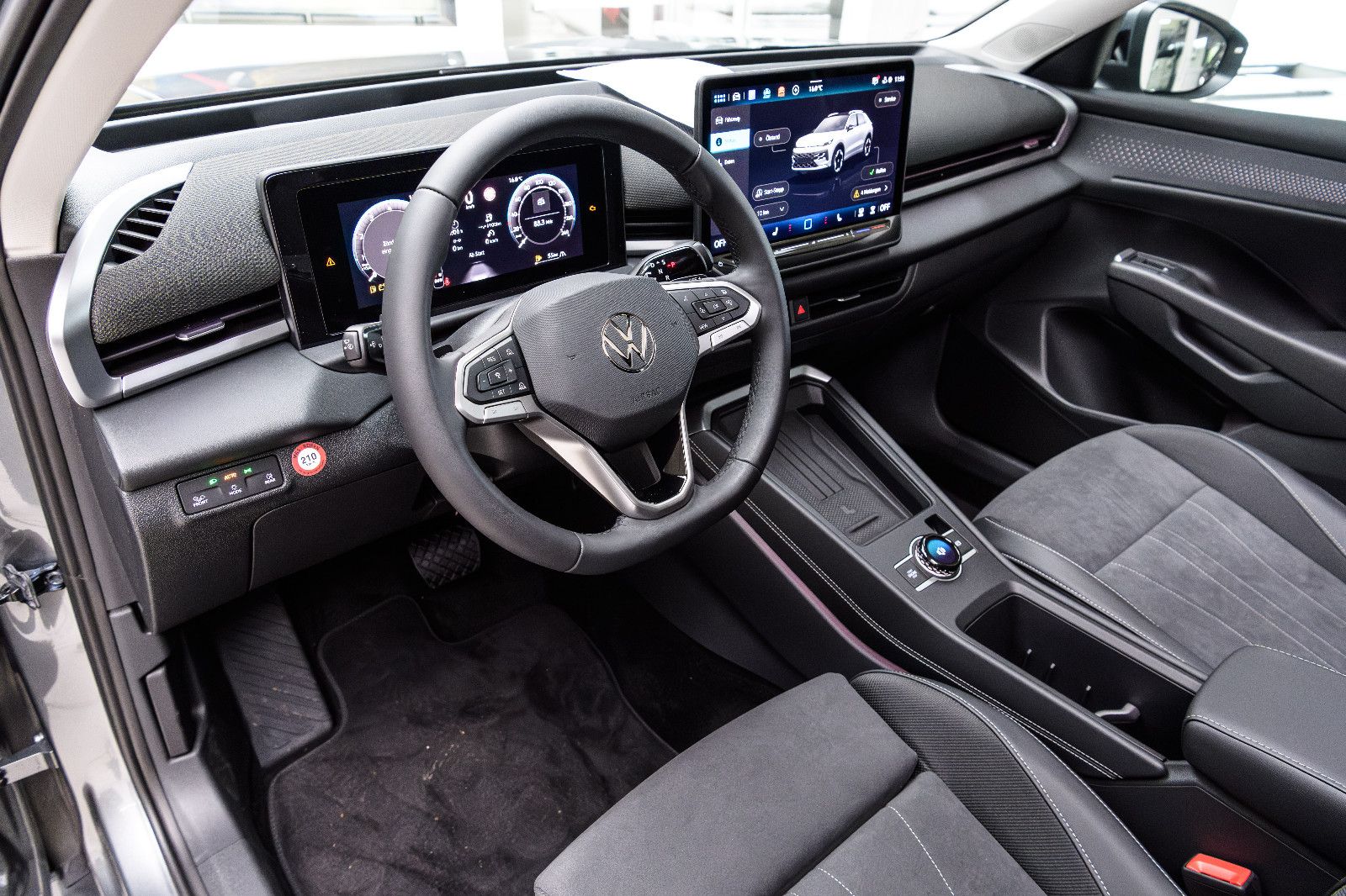 Fahrzeugabbildung Volkswagen T-Roc 1.5 eTSI Style el. Heckklappe+IQLight+Pano