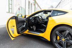 Fahrzeugabbildung Ferrari F12 Berlinetta Giallo Modena *MwSt./Scheckheft*
