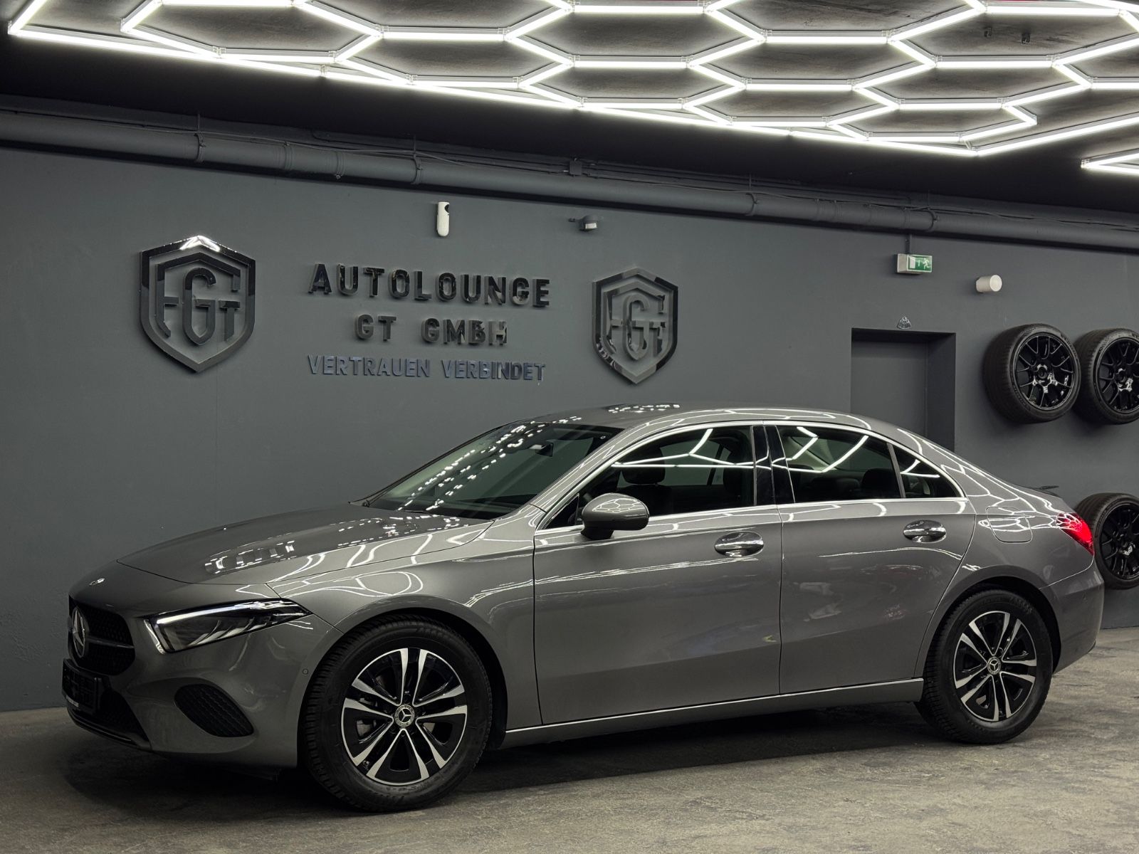 Mercedes-Benz A 180 Limousine Facelift Ambiente Widescreen Hyb
