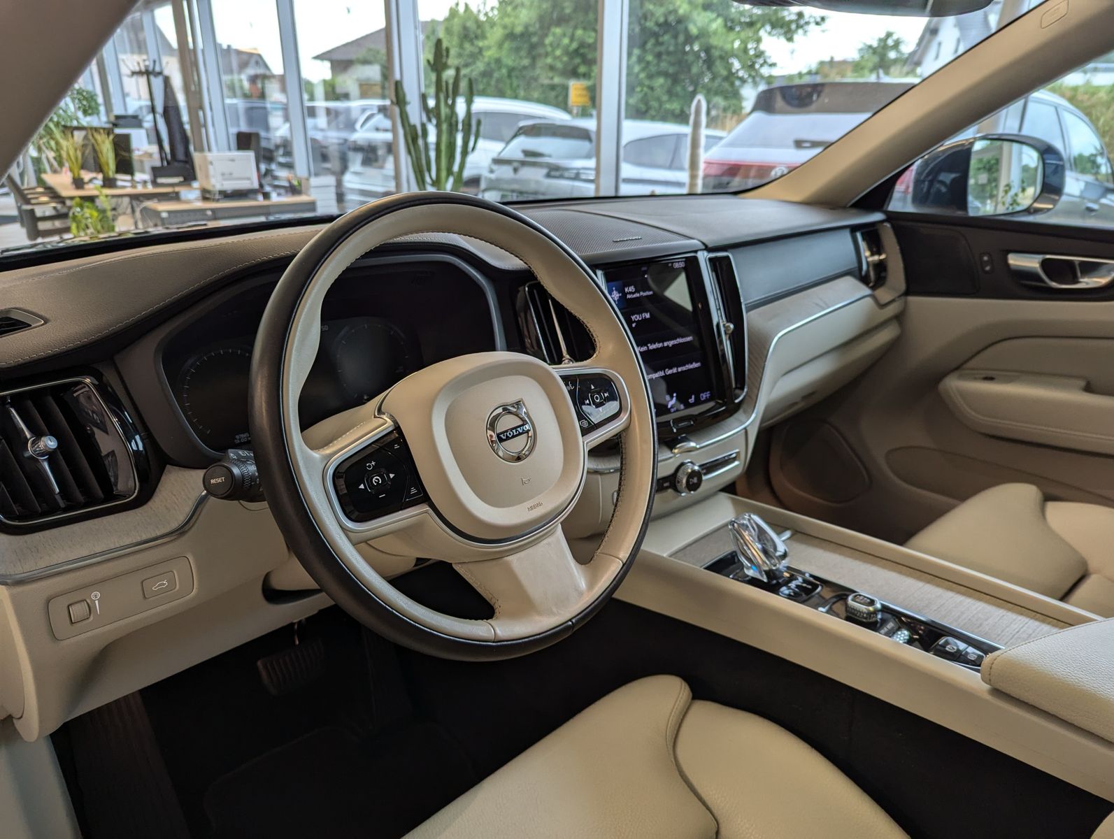 VOLVO XC60 Inscription HUD Harman H/K Pano Cam 360° - Image 21