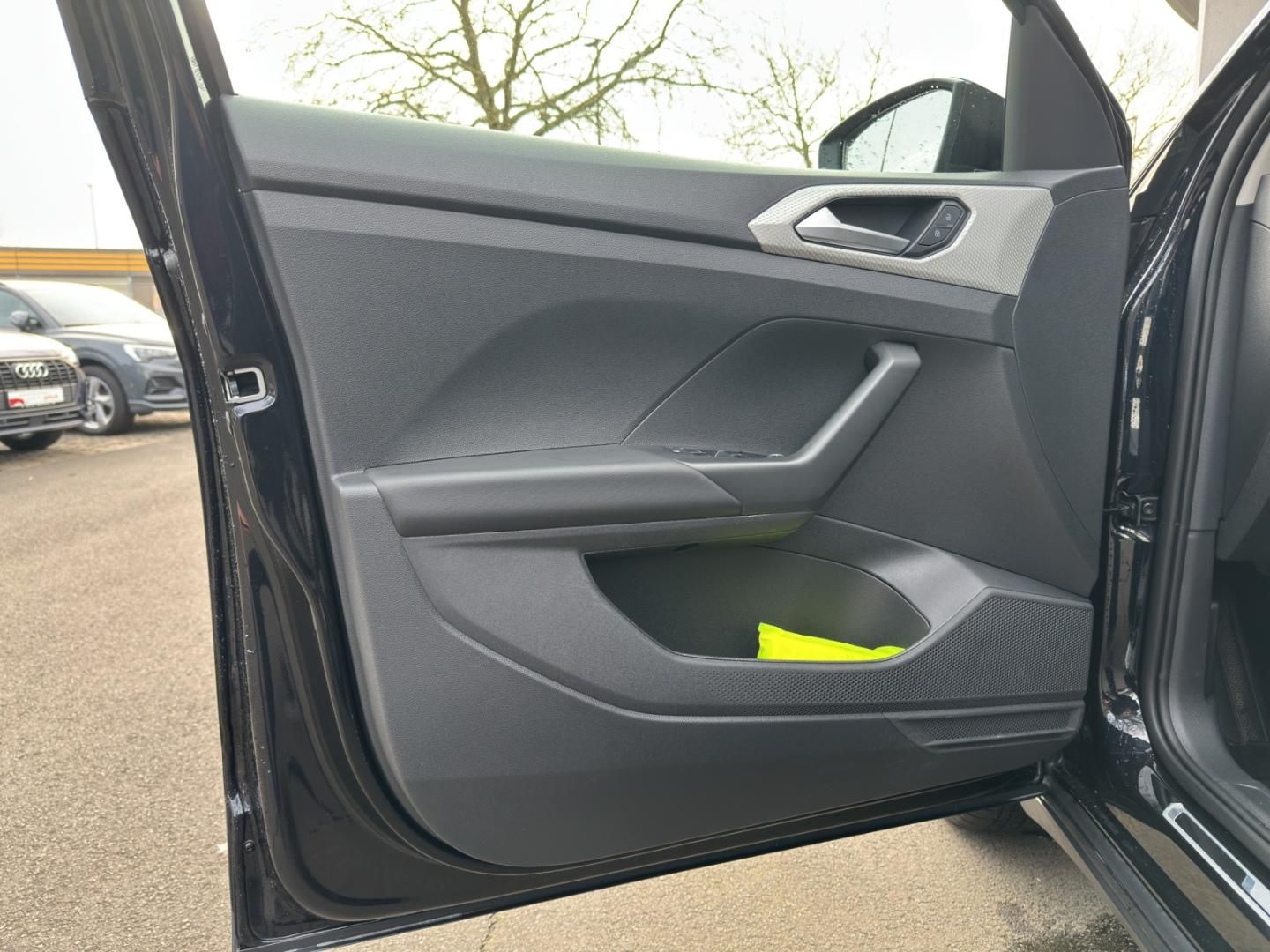 Fahrzeugabbildung Volkswagen T-Cross MOVE MOVE 1.0 TSI-DSG,Navi,ACC,Climatron