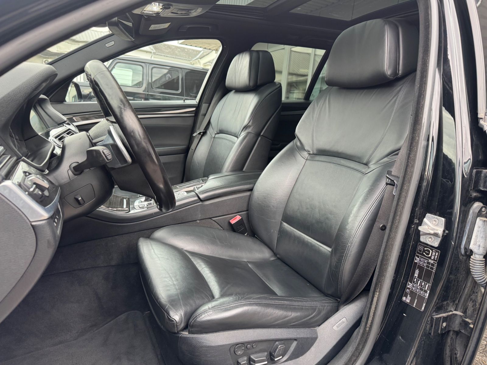 Fahrzeugabbildung BMW 535 d M-Paket/Pano/Leder/R-Cam/ACC/Memory/HUD