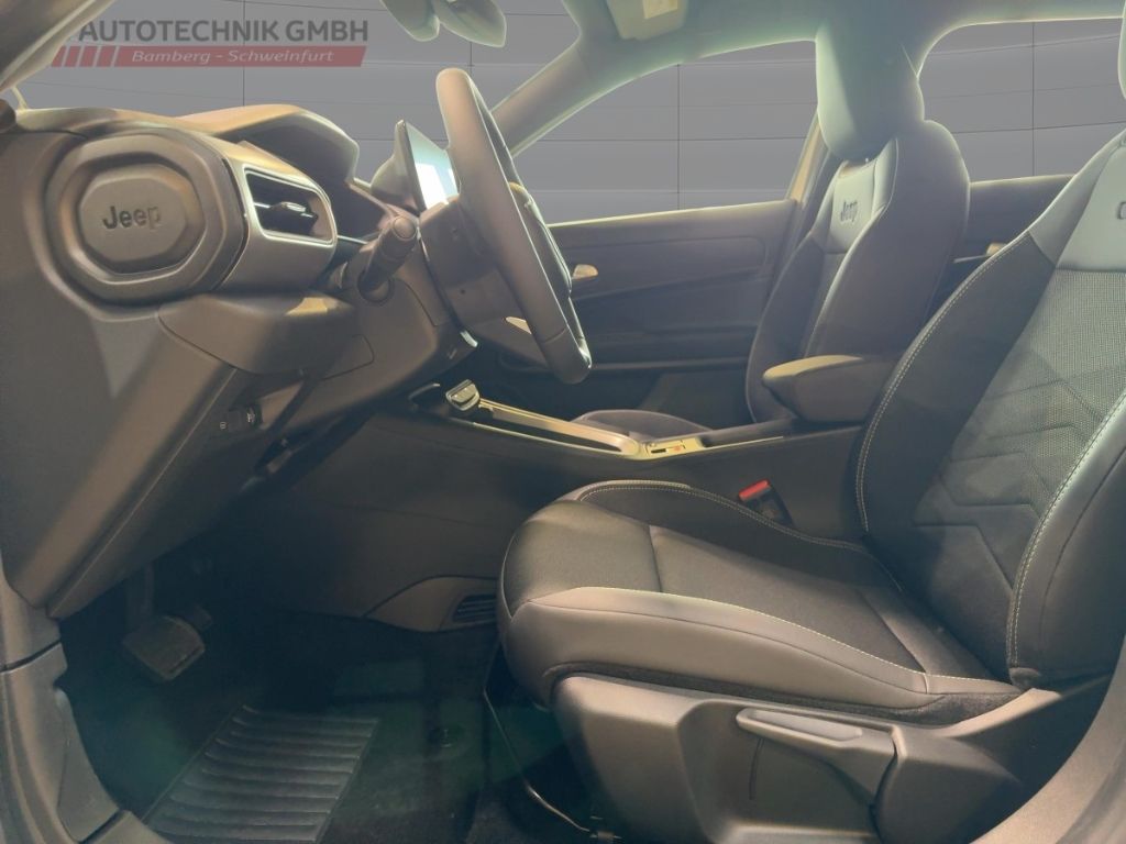 Fahrzeugabbildung Jeep Avenger Altitude Electric NAVI ALLWETTER WINTER