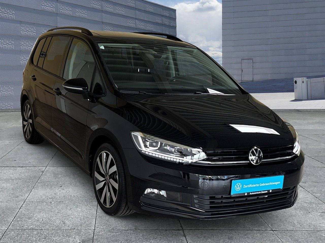Volkswagen Touran 1.5 TSI Highline Black Style OPF DSG DWA foto 2