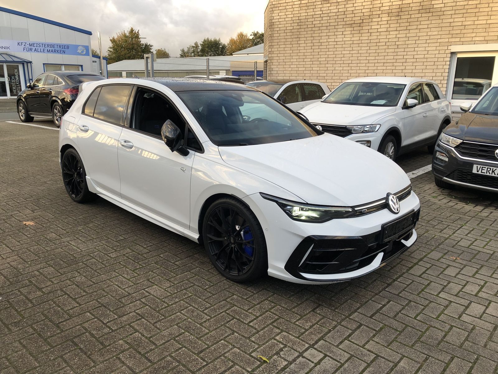 Volkswagen Golf R 2.0 TSI Performanc Black Ed Akrapovic foto 2