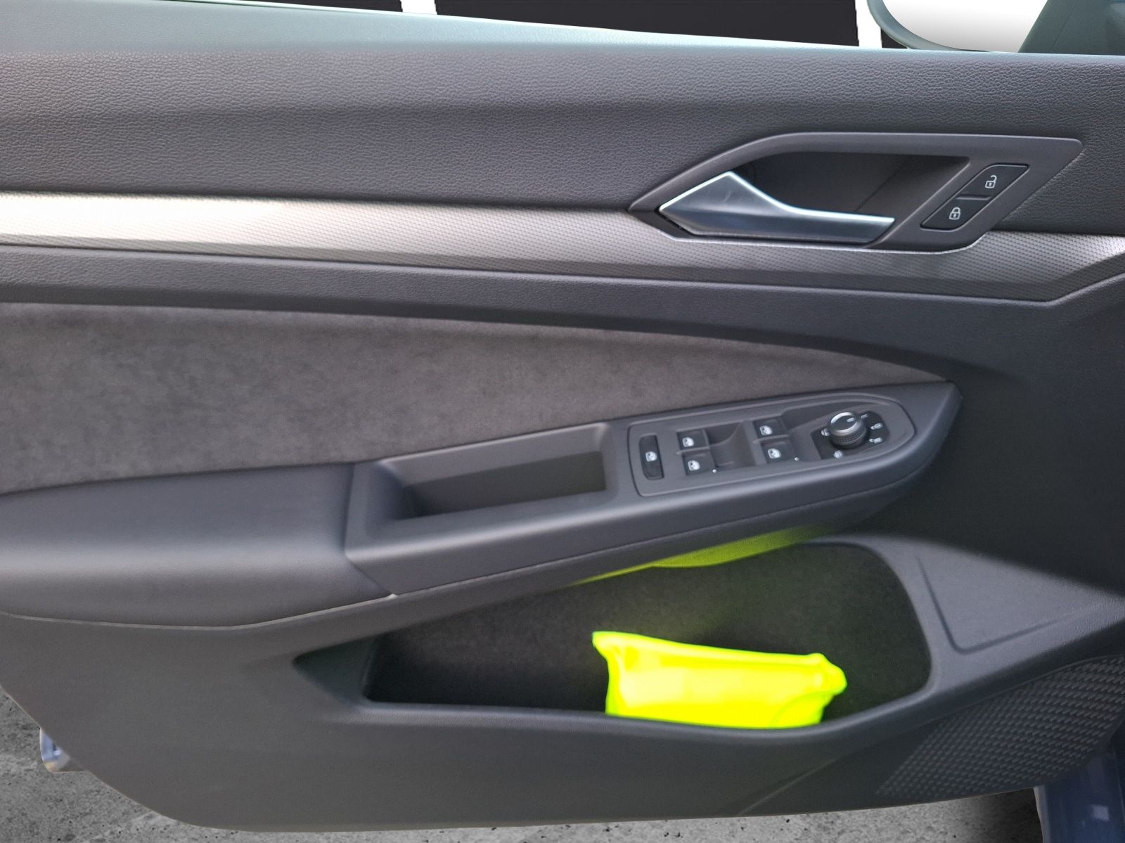 Fahrzeugabbildung Volkswagen Golf VIII eTSI Edition-50 DSG LEDplus AHK Navi P