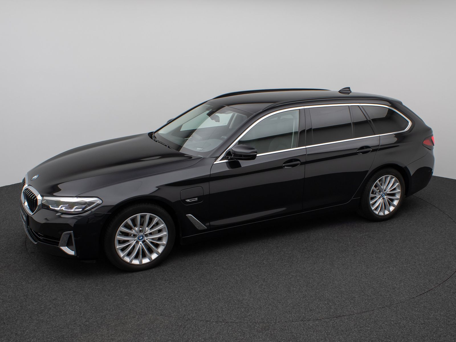 Fahrzeugabbildung BMW 530e xD Luxury Line Kamera HUD DAB HiFi Sport