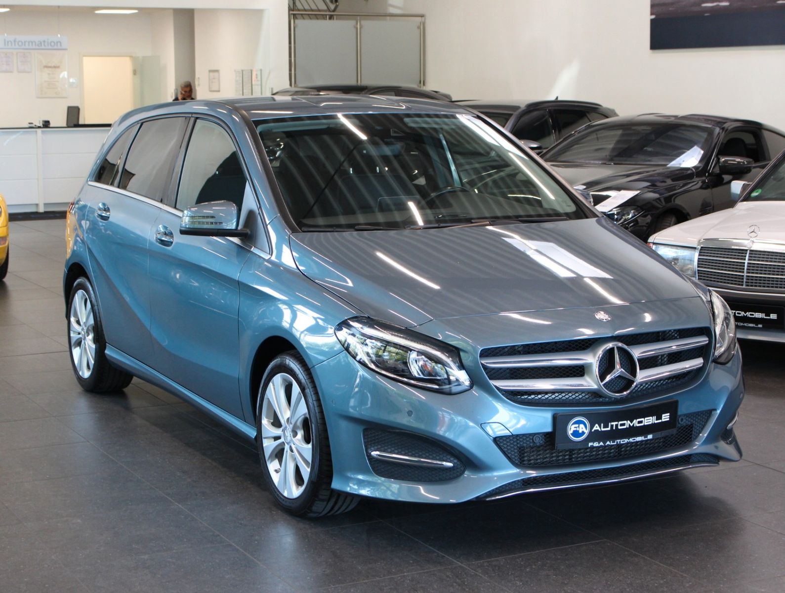 Fahrzeugabbildung Mercedes-Benz B 220 CDI Urban COMAND+LED+AHK+Totwinkel+PDC
