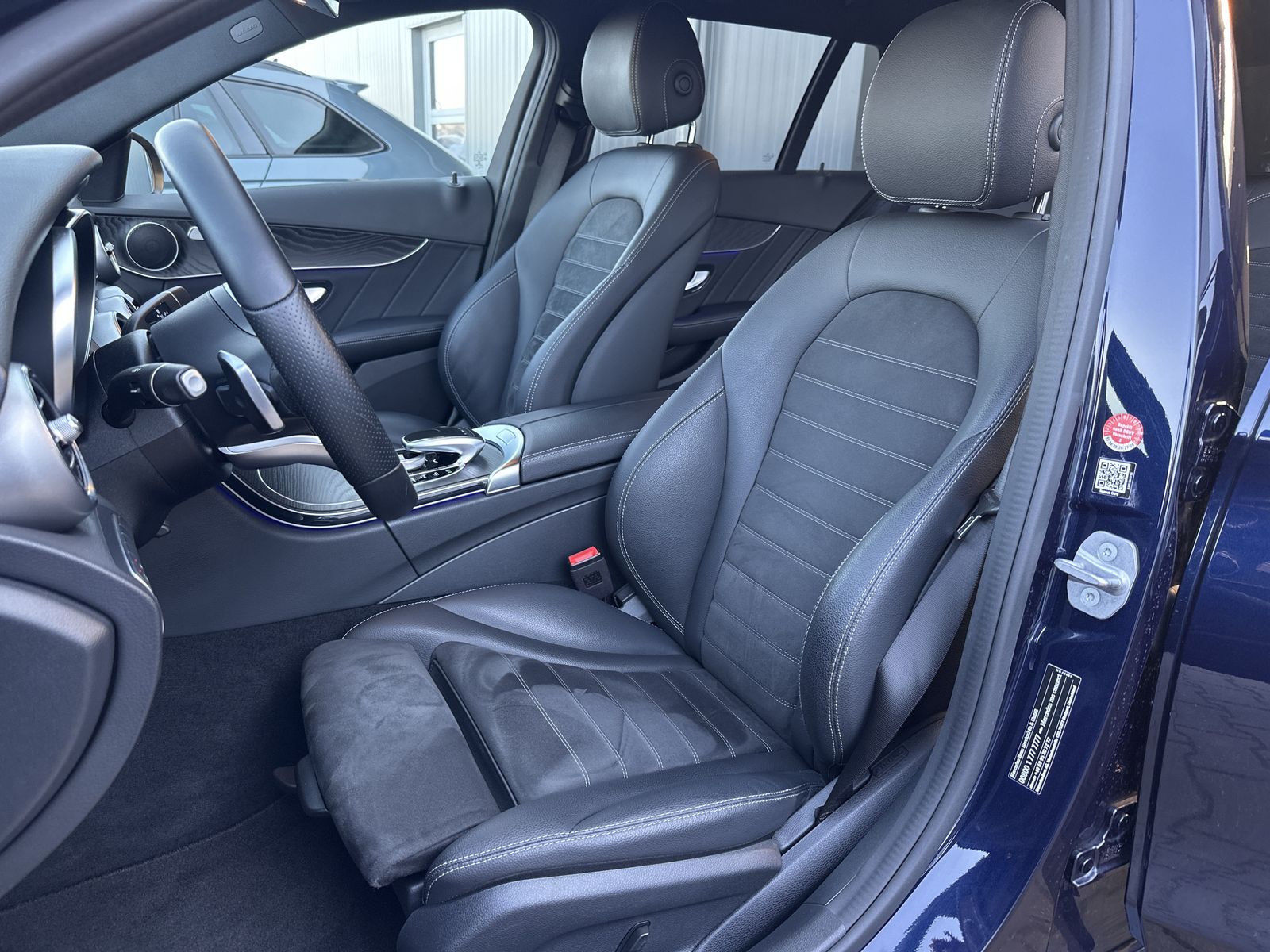 Fahrzeugabbildung Mercedes-Benz C 300d T 4M AMG Line NAV+LED+KAMERA+DISTRONIC+PP