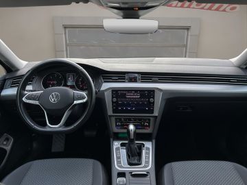 Volkswagen Passat - 11