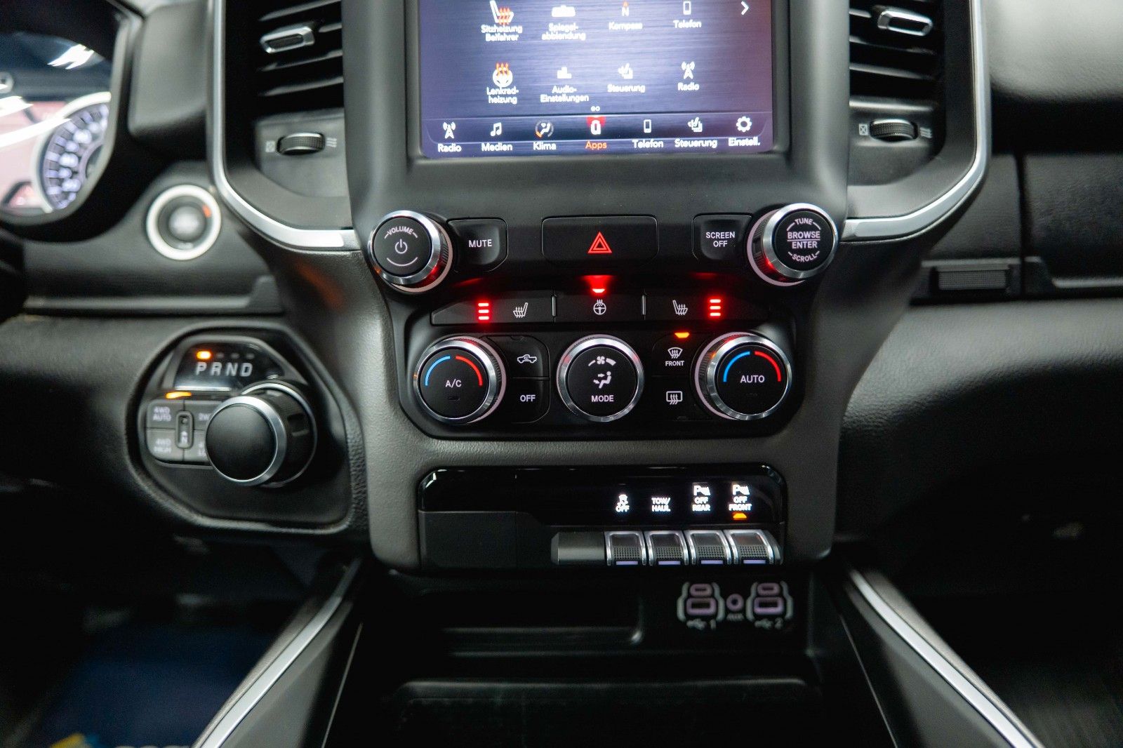 Fahrzeugabbildung Dodge RAM 5.7 V8 HEMI 4x4 OFFROAD Night-Paket *LED*