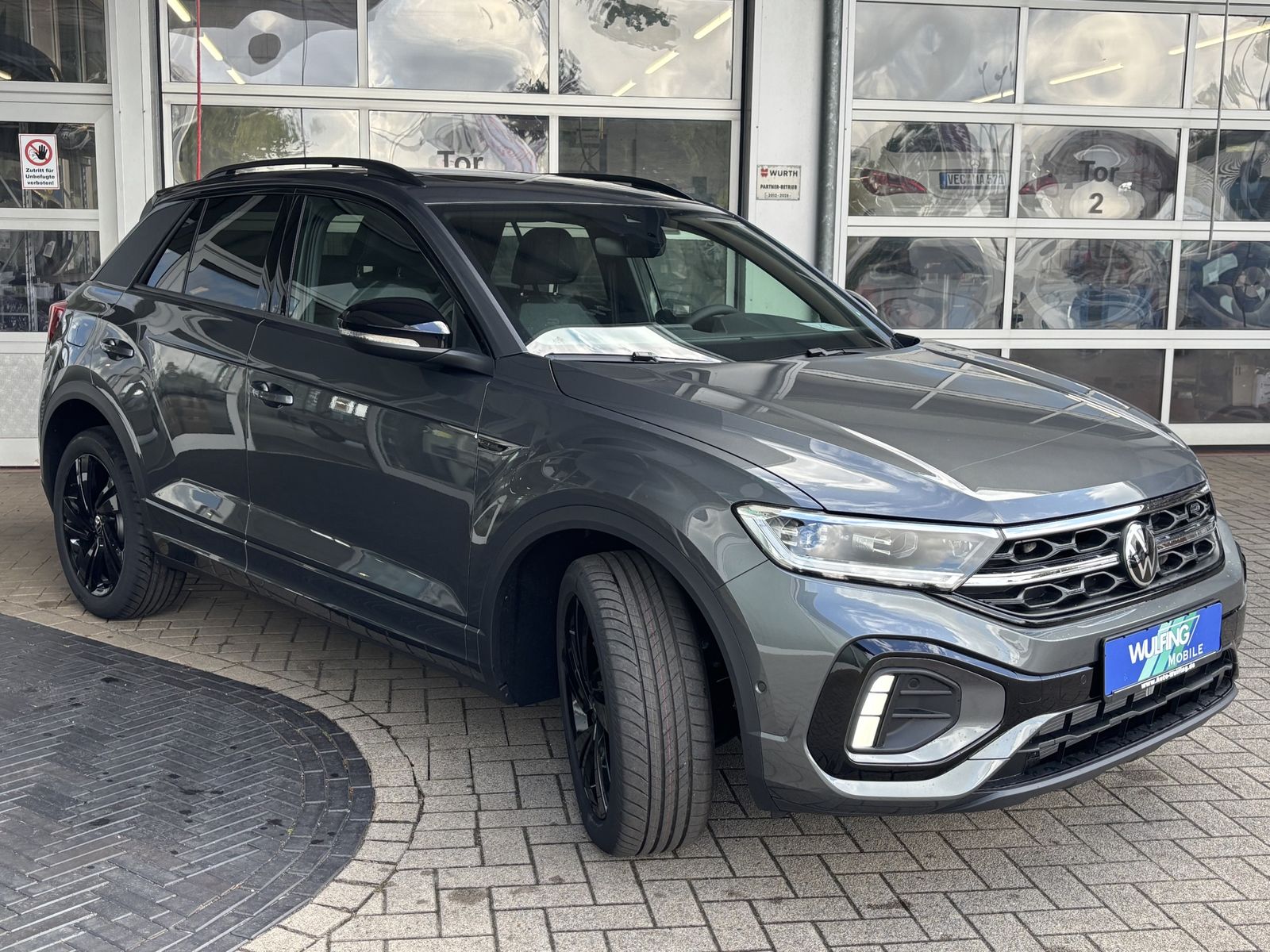 Volkswagen T-Roc R-LINE 1.5 TSI-DSG Black+Style,Pan.-Dach imagem 3