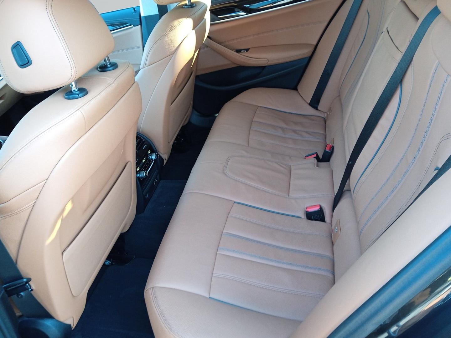 BMW 530 i Tour LuxuryLine Park-Assistent+AHZV+LED+DA