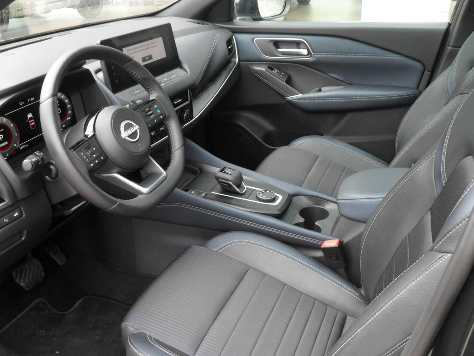 Fahrzeugabbildung Nissan Qashqai Tekna 4x4 | HeadUp | WP | Panorama