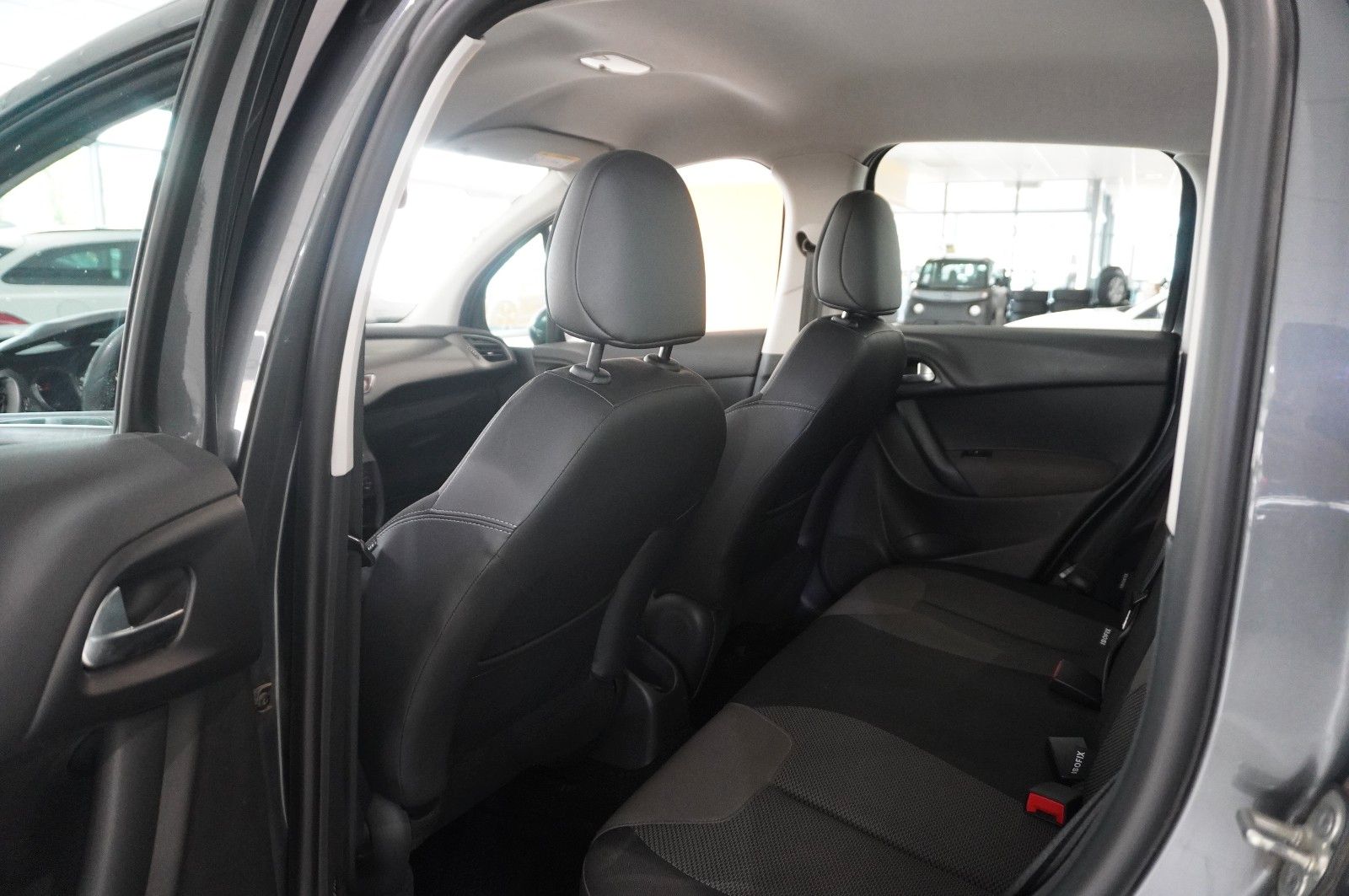 Fahrzeugabbildung Citroën C3 PureTech 1.2 SELECTION KLIMA/PDC/TEMP./USB