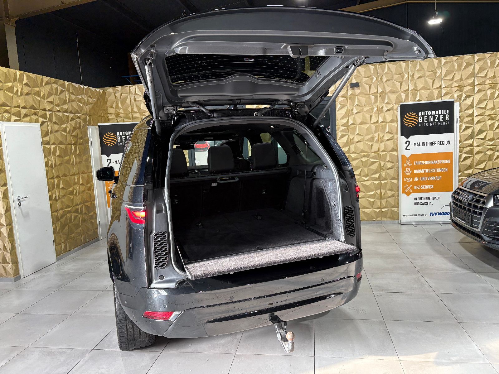 Fahrzeugabbildung Land Rover Discovery 5 R-Dynamic HSE D250 c AWD/PANO/MEMORY