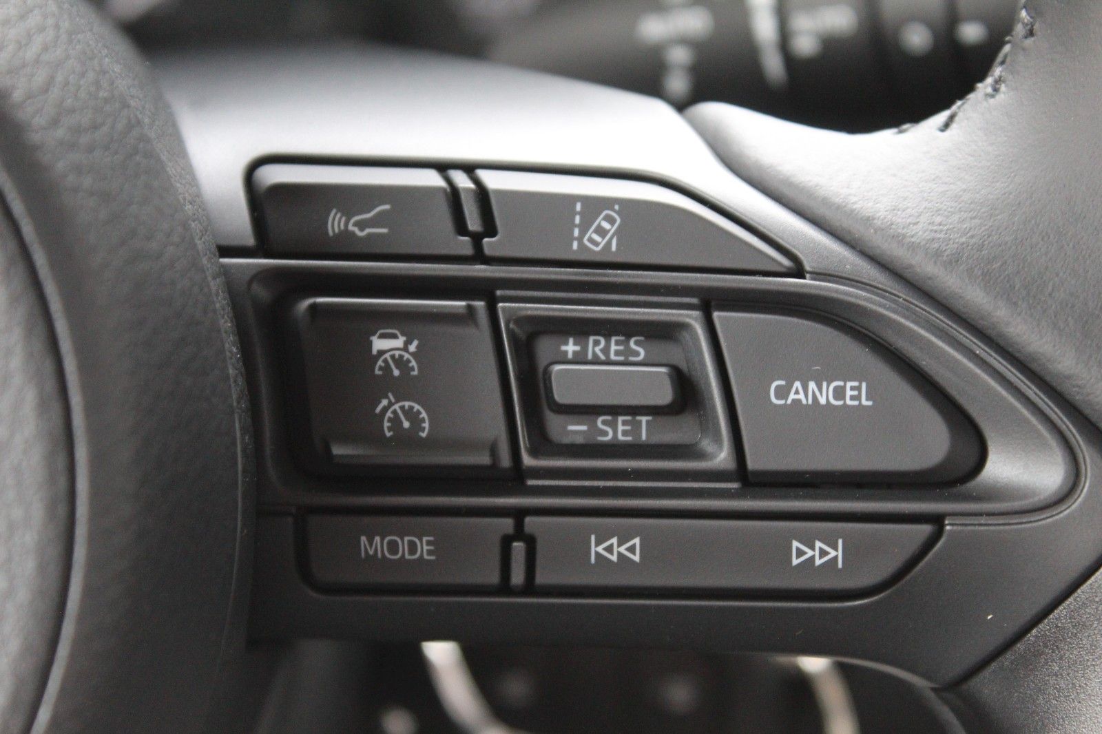 Fahrzeugabbildung Toyota Yaris 1.0 VVT-i Comfort inkl. Winterräder